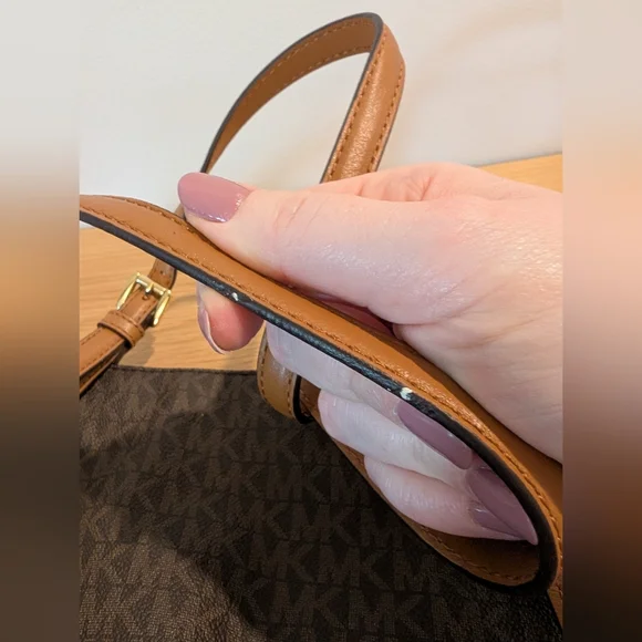 NWT Michael Kors Jet Set Tote - Picture 12 of 12